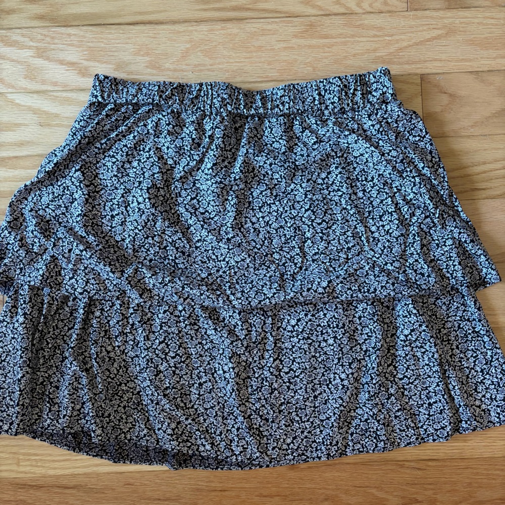 Madewell Black and White Floral Tiered Mini Skirt Size 6